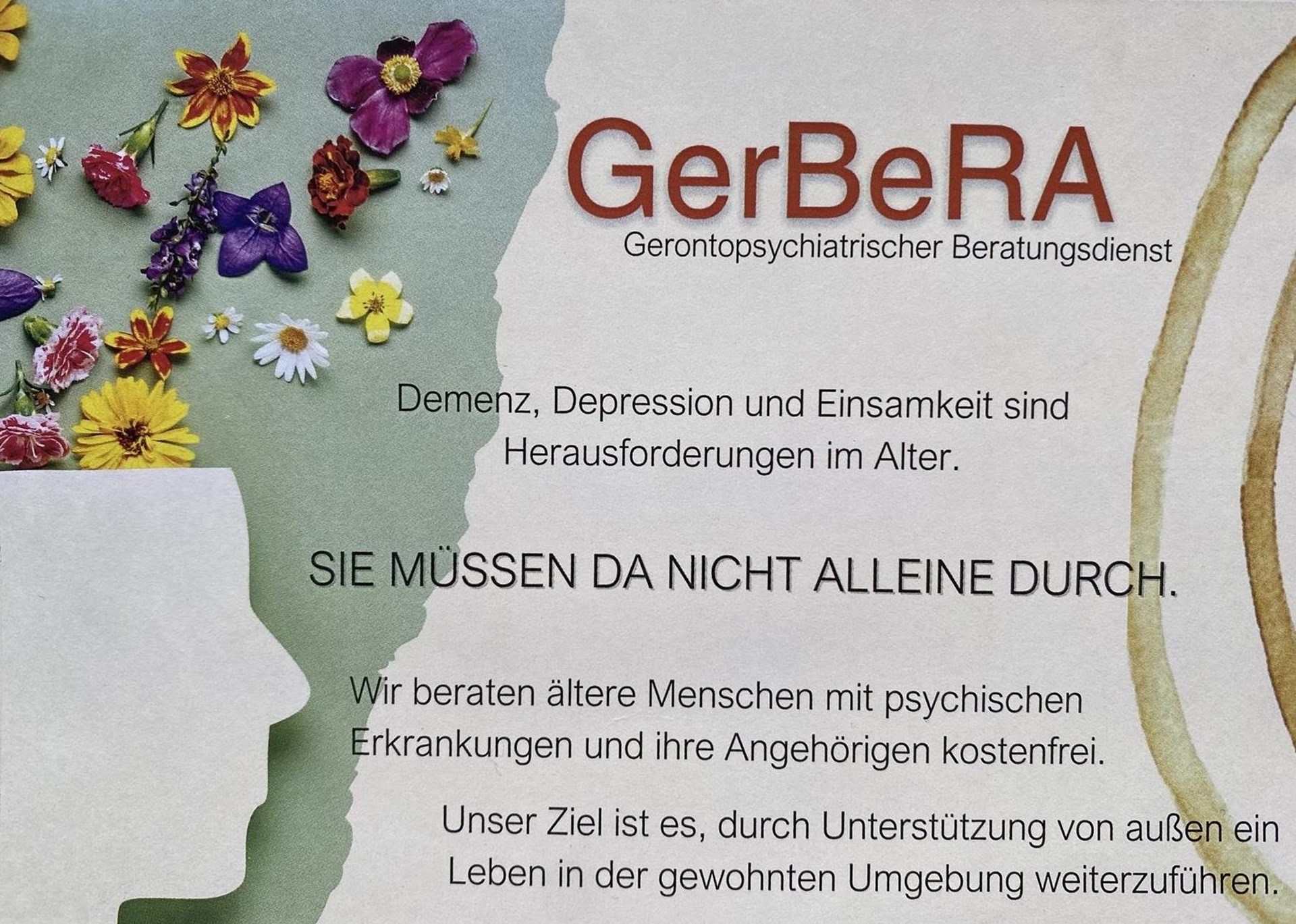 Das Bild zeigt rechts eine bunte Auswahl an Blumen, darunter auffällig viele Gerbera. Links im Bild steht ein Text in deutscher Sprache, der auf ein Unterstützungsangebot für ältere Menschen mit psychischen Erkrankungen hinweist. Der Text betont, dass Betroffene und Angehörige nicht allein gelassen werden und kostenlose Beratung erhalten können. Unten ist der Name des Angebots zu lesen: „GERBERA – Gerontopsychiatrischer Beratungsdienst“.